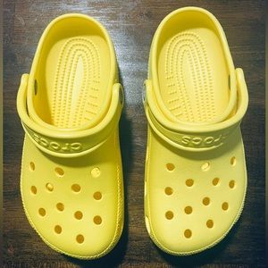Like new unisex yellow Crocs